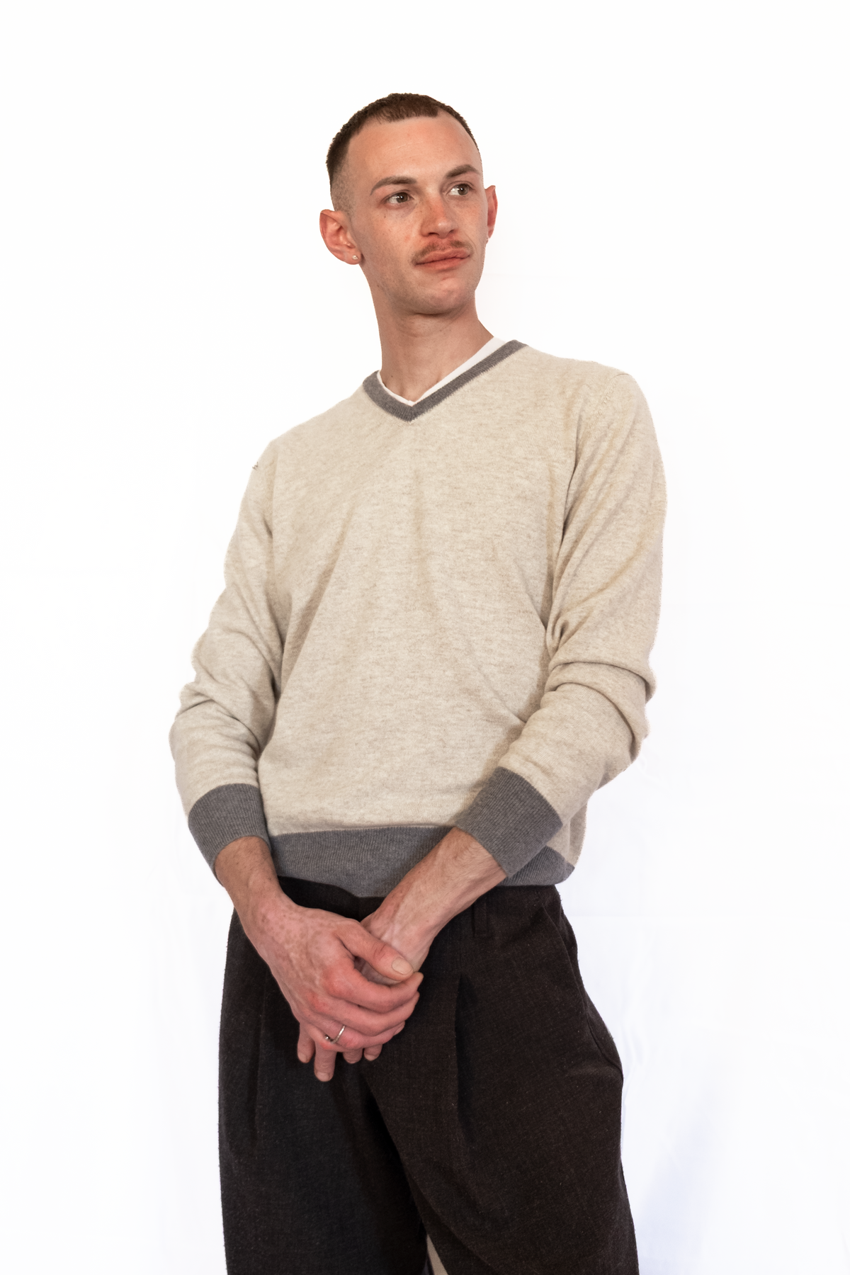 Maglione scollo a V 30% cashmere - 70% lambwool