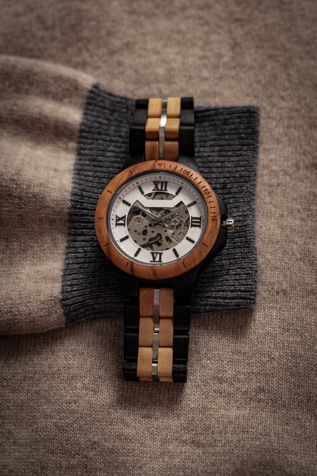 Orologio in Ebano e Ulivo